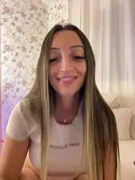 BelleLouiseVp webcam stripchat model stream image