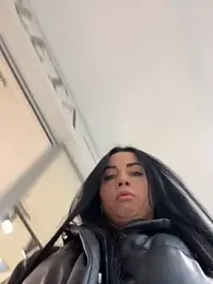 CrazzyChicks webcam model stream image