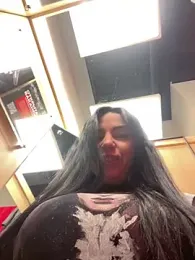 CrazzyChicks webcam model stream image