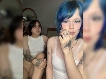 AliceAndMia webcam model stream image