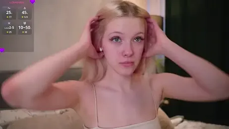 EdlaHewell webcam stripchat model stream image