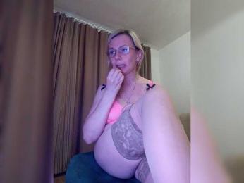 ShiningMILF webcam bongacams model stream image