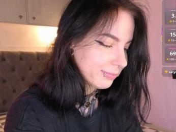 Vivi-Squirrel webcam model stream image