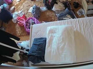 voyeurcam-julmodels-whitebed-5 webcam model stream image