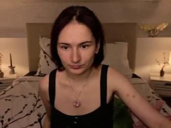 natural_meri_ webcam model stream image