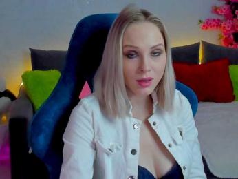 GinaGinaLove webcam model stream image