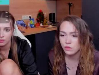 top_twins webcam model stream image