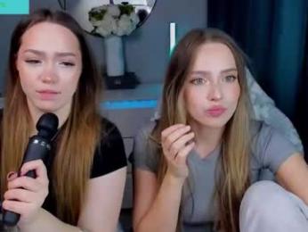 top_twins webcam model stream image