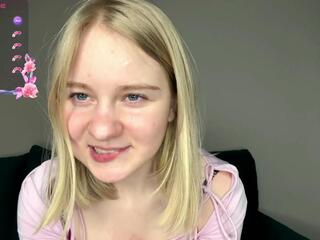 Gwen Heap webcam model stream image