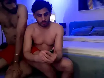 LatinBigClouds22cm webcam model stream image