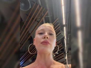 Linnea webcam bongacams model stream image