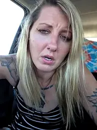 SheIsSomething webcam model stream image