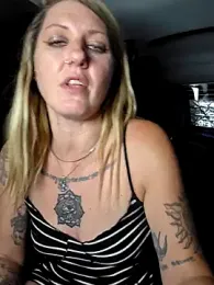 SheIsSomething webcam model stream image