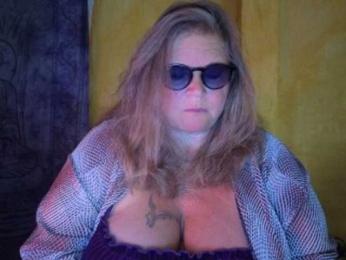 lady-vamp webcam model stream image