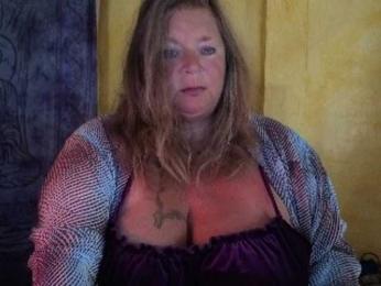 lady-vamp webcam model stream image