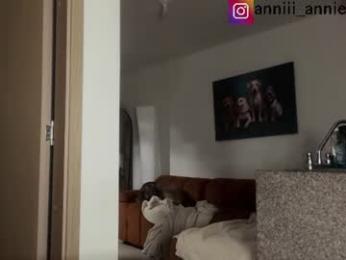 annie_snow_ webcam model stream image