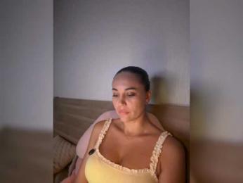 QWEENII webcam model stream image
