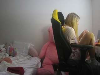 voyeurcam-sexy-little-ana-01 webcam model stream image