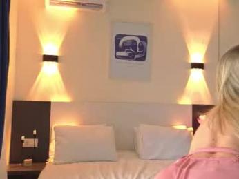 cassiemur_ webcam model stream image