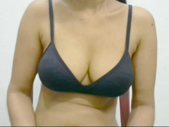 Nidhilove webcam model stream image