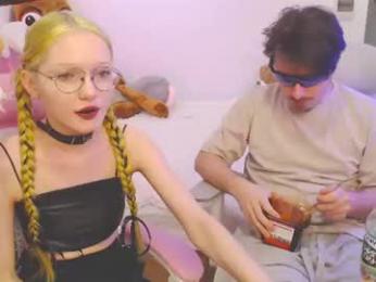 blush_alert webcam model stream image