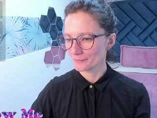 valery-more webcam model stream image