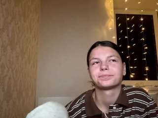 adelinapisarski webcam model stream image