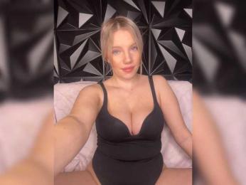 LYALYAtop webcam model stream image