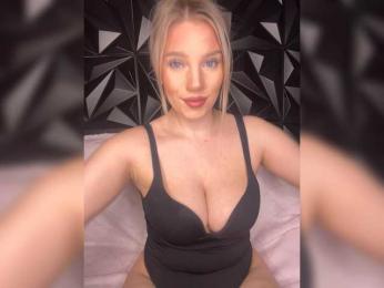 LYALYAtop webcam model stream image