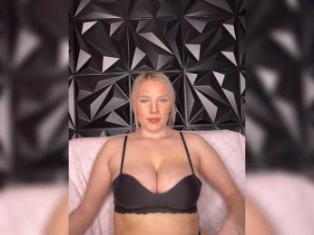 LYALYAtop webcam model stream image