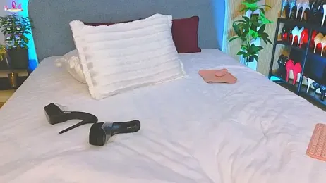 Kira_from_UA webcam model stream image