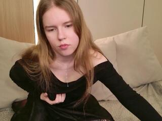 Alida Brace webcam model stream image