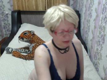 CrazzyBitch webcam model stream image