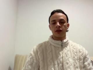 Walker Brown webcam flirt4free model stream image