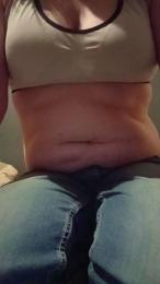 Lonely4u2b webcam model stream image