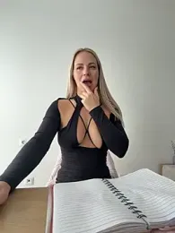 streetdoll webcam model stream image