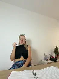 streetdoll webcam model stream image