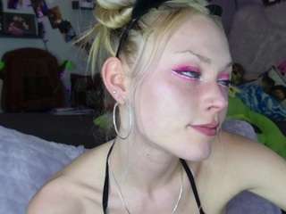 lilfknsquirt webcam model stream image