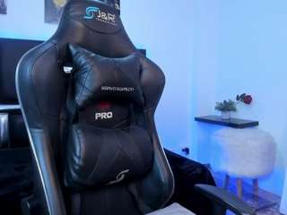 emily-loppez webcam model stream image