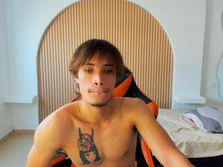 Kenshi Roa webcam model stream image