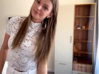 vyxora_moon webcam model stream image