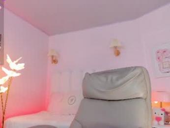 little_sweet_18 webcam model stream image