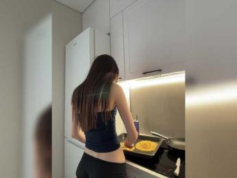 whiteTEA webcam bongacams model stream image