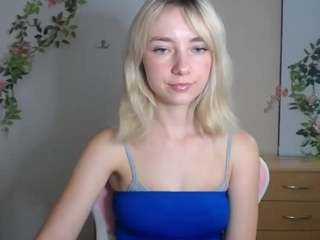 lucialittle webcam model stream image