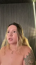 MiaPetit_ webcam model stream image