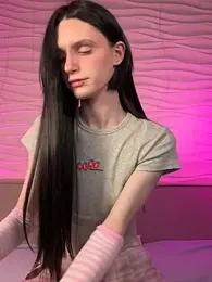 madi_snow webcam model stream image