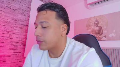 MaxTurner_ webcam model stream image