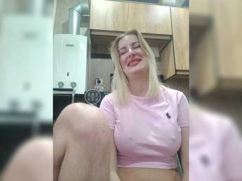 fruittella webcam bongacams model stream image