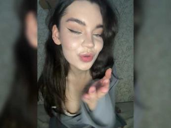 Emilyy19 webcam model stream image