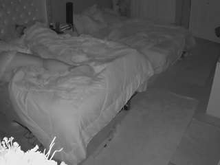 voyeurcam-house-charleys-room webcam model stream image